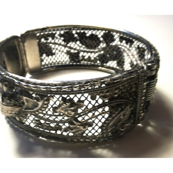 Asian Dragon Cuff Bracelet Vintage Intricate - Silver Tone Mesh Statement Piece - Picture 9 of 9